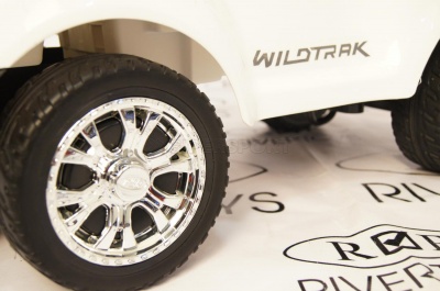 Толокар RiverToys FORD RANGER DK-P01 White