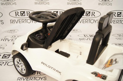 Толокар RiverToys FORD RANGER DK-P01 White