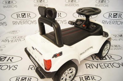 Толокар RiverToys FORD RANGER DK-P01 White