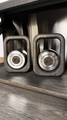 Гиря 8 кг. с кожаной накладкой UNO BRIO Pilates Plus UN-1708 | sportres.ru